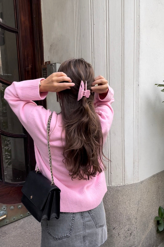 Add color to your outfit with colorful hair accessories this fall! 💛